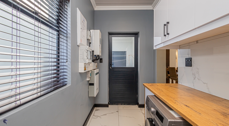 5 Bedroom Property for Sale in Calypso Beach Western Cape